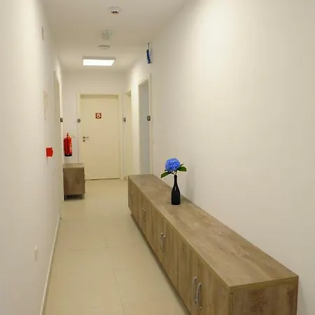 ホテル Hostel Ormoz オルモジュ