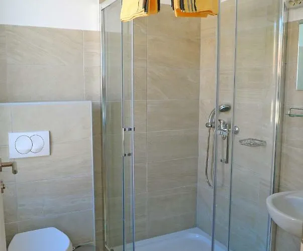 فندق Hostel Ormoz Ormoz